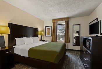 Quality Inn By The Bay