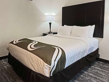 Quality Inn By The Bay
