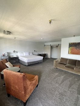 Pioneer Hotel and Gambling Hall