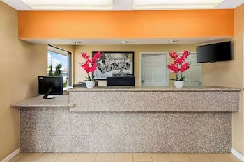 Super 8 by Wyndham Grand Prairie Southwest