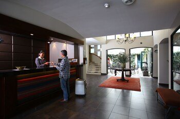 LP Los Portales Hotel