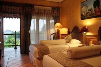 Omah Sinten Heritage Hotel & Resto
