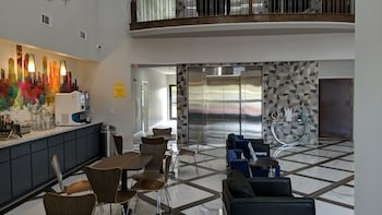 Super 8 by Wyndham Kingwood Houston North