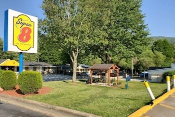 Super 8 by Wyndham Asheville/Biltmore