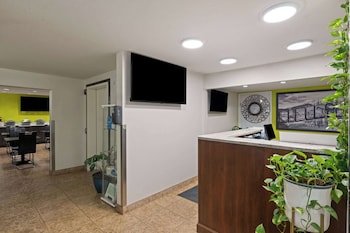 Super 8 by Wyndham Fort McMurray