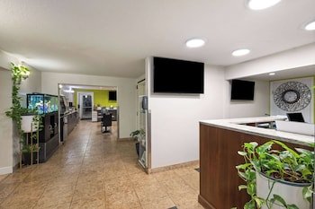 Super 8 by Wyndham Fort McMurray