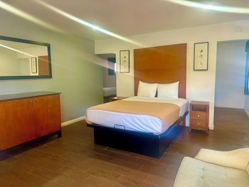 Oceanside Inn & Suites
