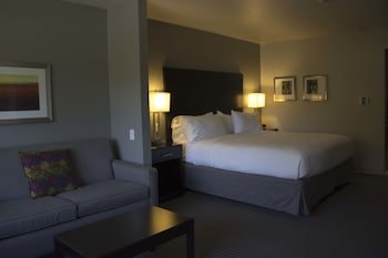 Holiday Inn Express & Suites Tahlequah