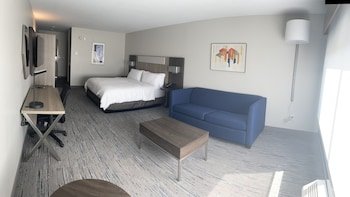 Holiday Inn Express & Suites Muskegon Grand Haven