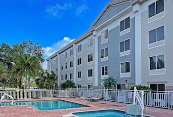 Comfort Inn & Suites Sarasota I75