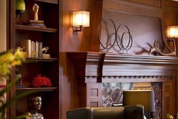 Paramount Hotel