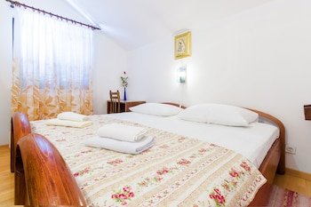 7 Olives Apartments