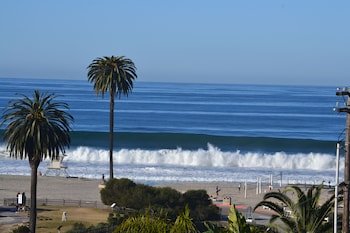 Moonlight Beach Motel