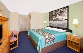 Super 8 by Wyndham Macomb