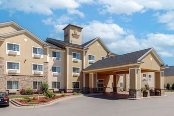 Comfort Suites Johnson Creek Conference Center