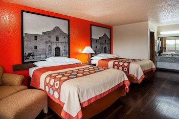 Super 8 by Wyndham Giddings