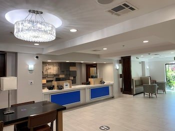 Holiday Inn Express Hotel & Suites of Woodland Hills