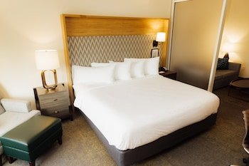 Welcome to Holiday Inn & Suites Hopkinsville - Convention Ctr