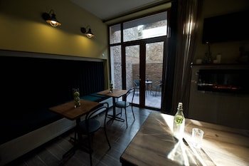 Hotel 27