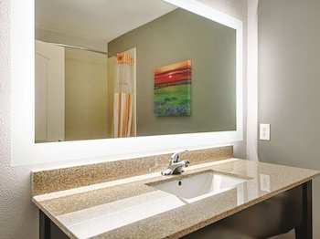 La Quinta Inn & Suites by Wyndham McKinney