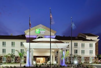 Holiday Inn Express Hotel & Suites Dinuba West