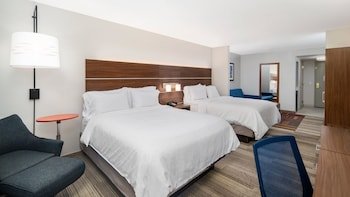 Holiday Inn Express Hotel & Suites Dinuba West