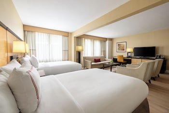Sleepy Hollow Hotel & Conference Center