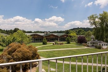 Sleepy Hollow Hotel & Conference Center