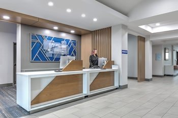Holiday Inn Express & Suites Winnie