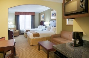 Holiday Inn Express & Suites Winnie