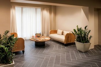 Glam Hotel
