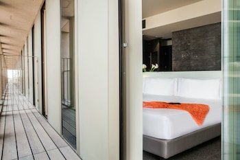 Glam Hotel