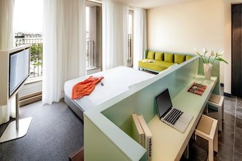 Glam Hotel