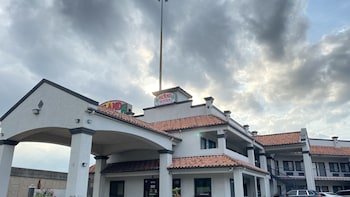 Island Suites Hobby Airport