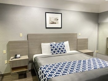 Island Suites Hobby Airport