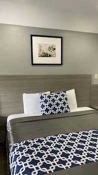 Island Suites Hobby Airport