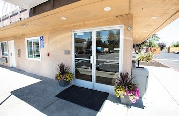 Budget Inn Expressway Hub