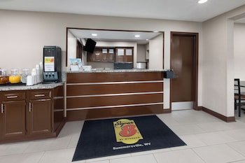 Super 8 by Wyndham Summersville