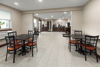 Super 8 by Wyndham Summersville