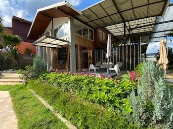 Lux Homestay