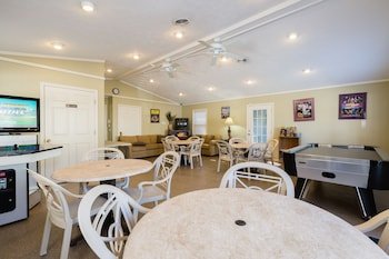 Country Club Villas
