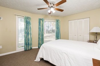Country Club Villas