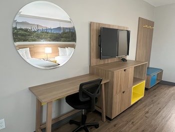 Days Inn by Wyndham Phoenix West