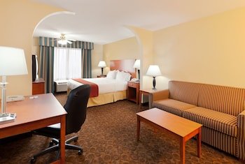 Holiday Inn Express & Suites Birmingham NE - Trussville