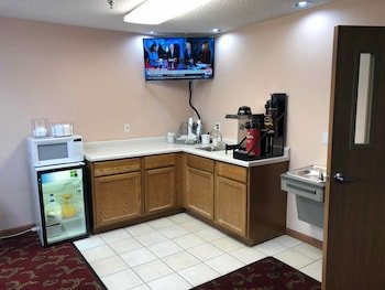 Super 8 by Wyndham Chenoa