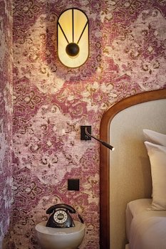 Josephine Hotel