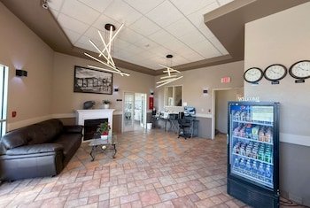 Super 8 by Wyndham Medicine Hat AB