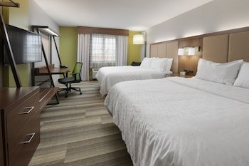 Holiday Inn Express & Suites Magnolia-Lake Columbia