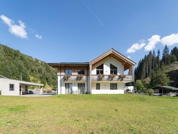 Lovely Chalet In Salzburg With Mountain View