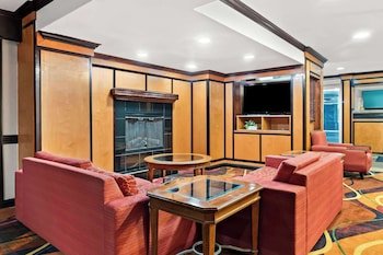 Days Inn & Suites by Wyndham Warren